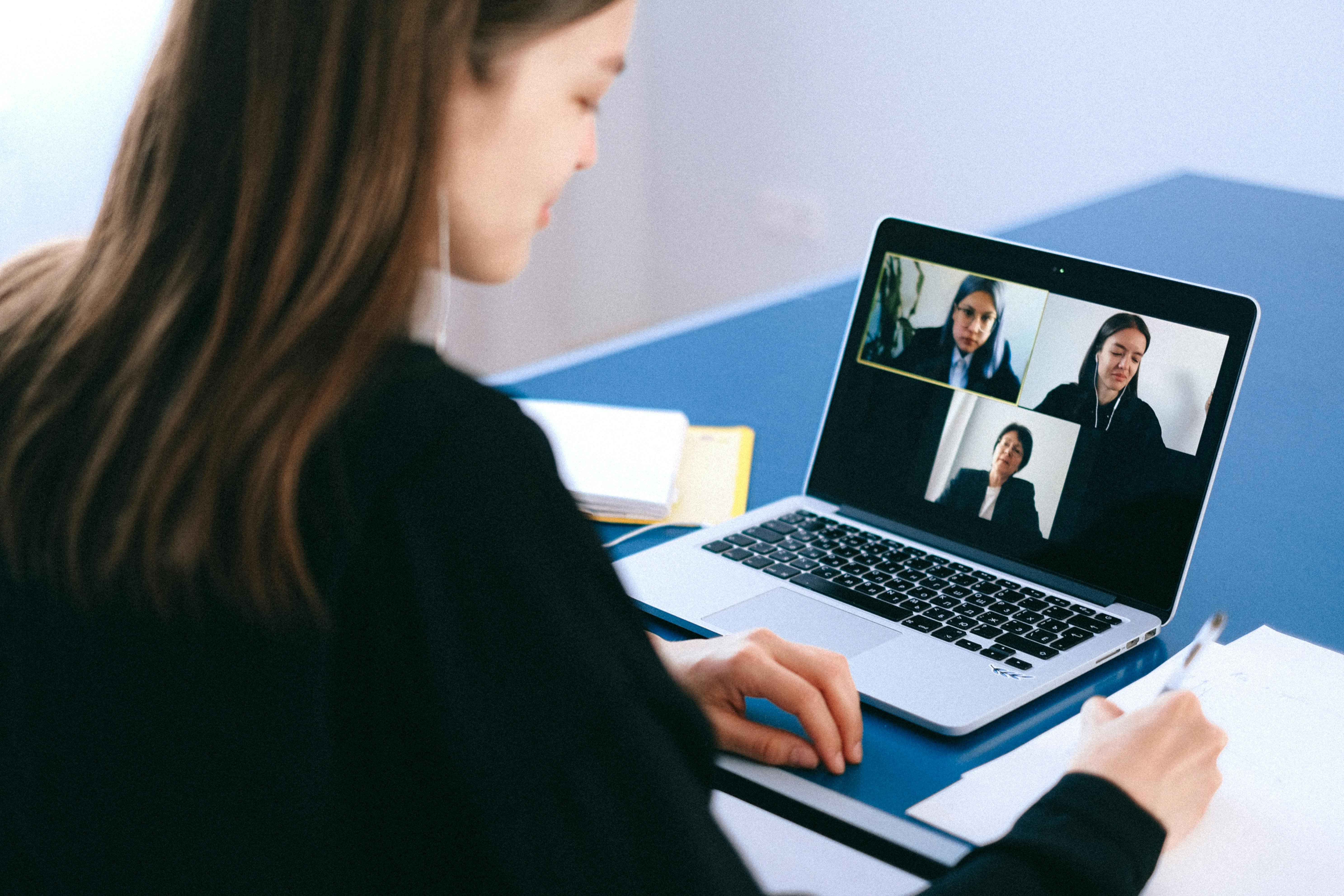 Building a Bespoke Team with Multi-Skilled, Independent Professionals
